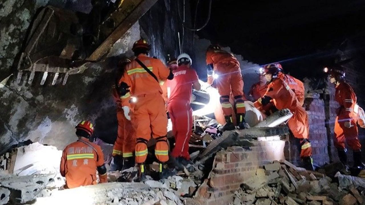 Earthquake in China : চীনে ভয়াবহ ভূমিকম্প - রিখটার স্কেলে মাত্রা ৫.৯ , জখম শতাধিক