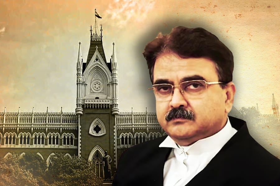 Sandeshkhali : 'কেন্দ্রীয় বাহিনীর জওয়ানদের হাতে বন্দুক থাকে না ?' , সন্দেশখালি ঘটনায় প্রতিক্রিয়া বিচারপতি অভিজিৎ গঙ্গোপাধ্যায়ের